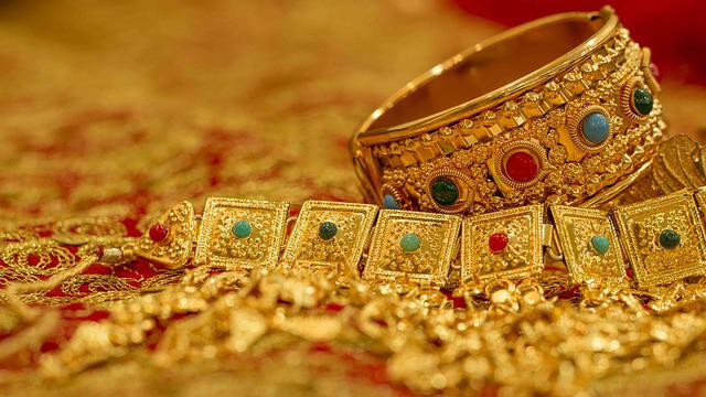 Reasons Why You Should Invest In Gold Jewellery!