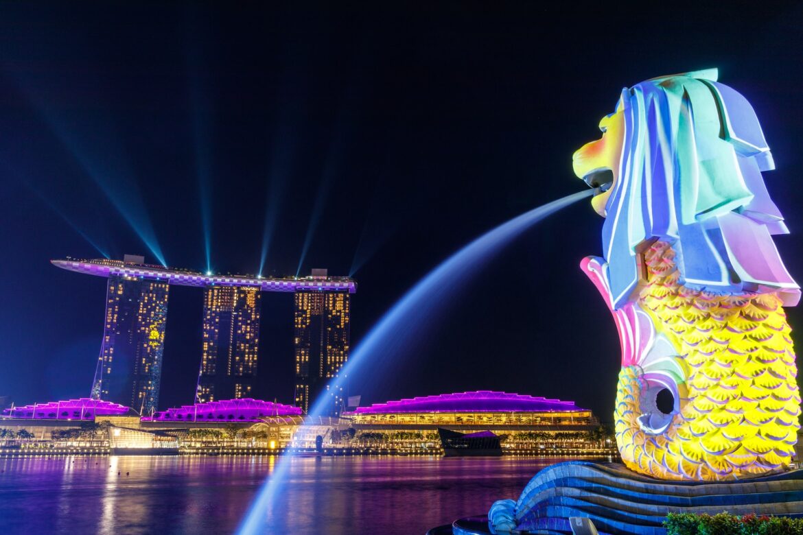 Pamper Your Heart By Visitng These 6 Singapore Famous Attractions