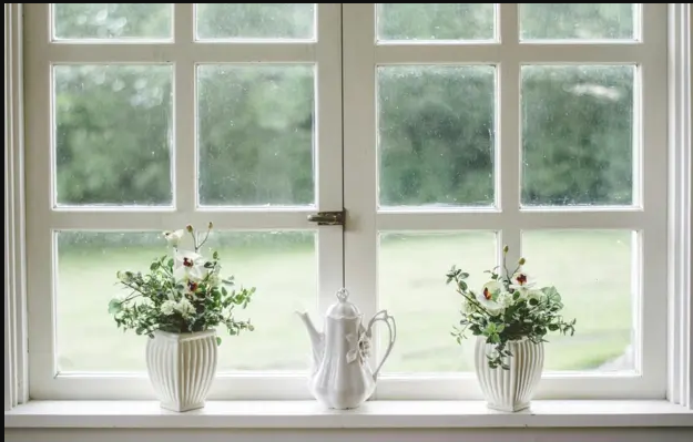 A Comparison Guide to Wood and Vinyl Framed Windows for Your Home